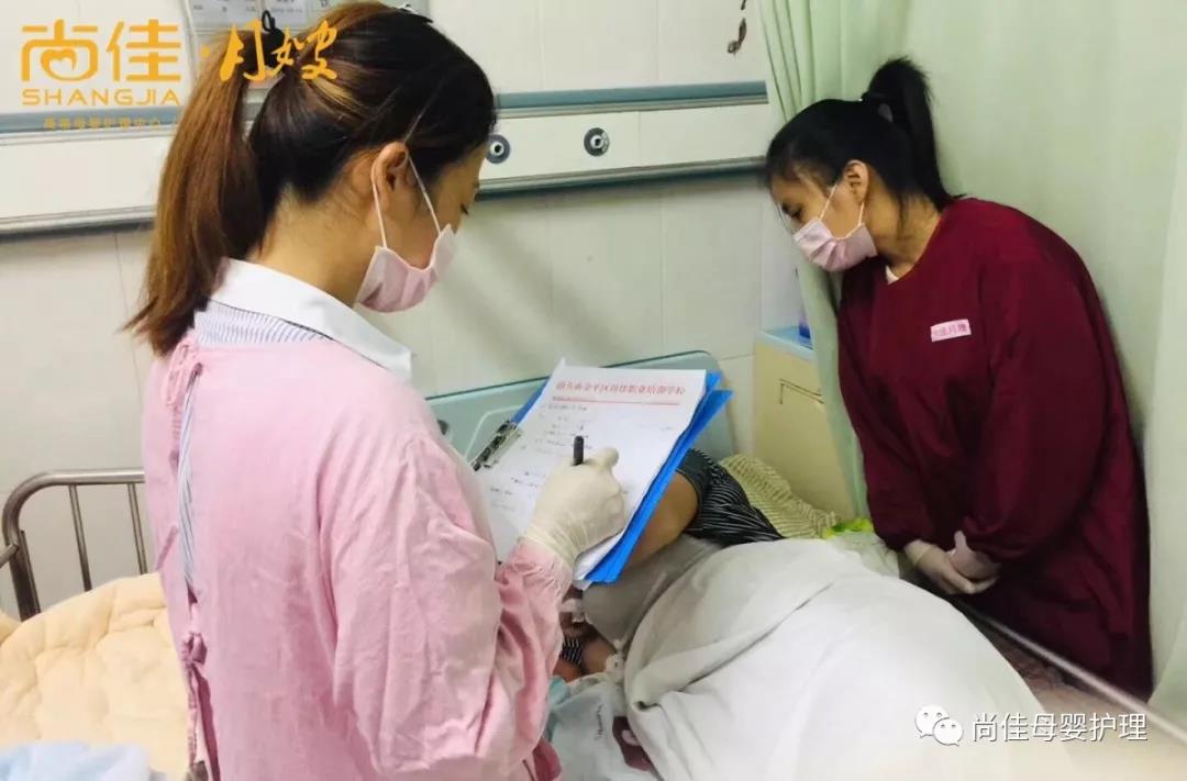 尚佳專業(yè)月嫂丨母乳丨你還認(rèn)為初乳很臟，要擠掉的嗎？